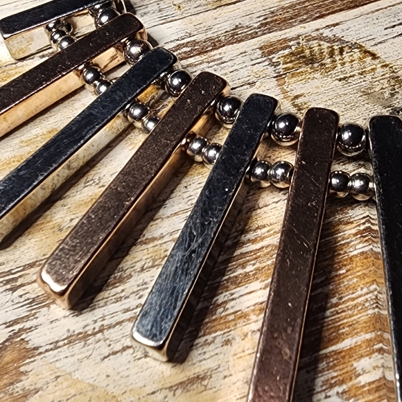 Silver tone and copper tone statement necklace - Picture 5 of 6